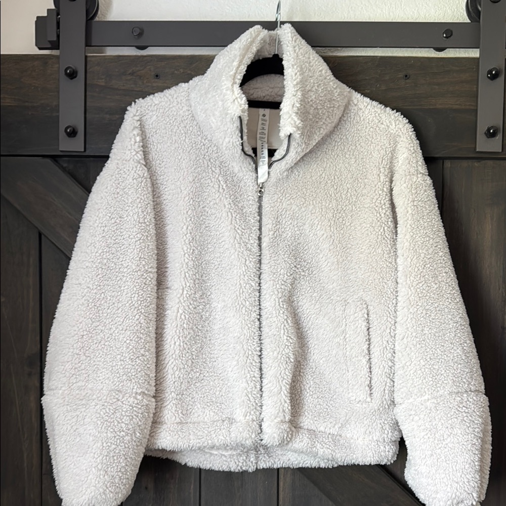 Lululemon size 6 Sherpa Jacket